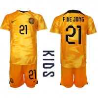 Nederländerna Frenkie de Jong #21 Replika babykläder Hemmaställ Barn VM 2022 Kortärmad (+ korta byxor)